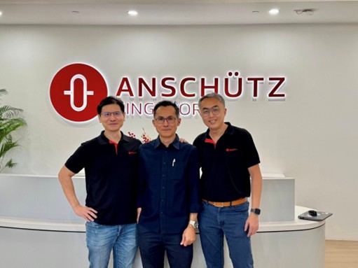 OneOcean Navigation Strengthens Partnership with Visit to Anschütz Singapore Office picture43